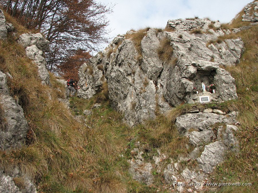 cancervo102 107.jpg - La piccola grotta dellal Madonnina